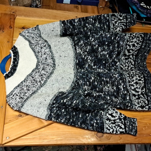 Susann D sweater L heavy ptp 22" length 28.5 - Picture 6 of 8